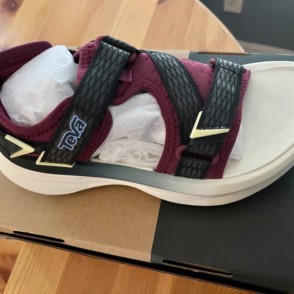 New TEVA Aventrail R2T Trail Running Sandal — Women’s Size 5.5